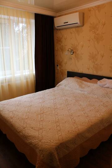 Фото номера 2-комнатный номер люкс с 1 двуспальной кроватью Гостевой дом УЮТ г. Усть-Лабинск 3